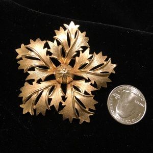 Vintage Trifari goldtone brooch. VTG